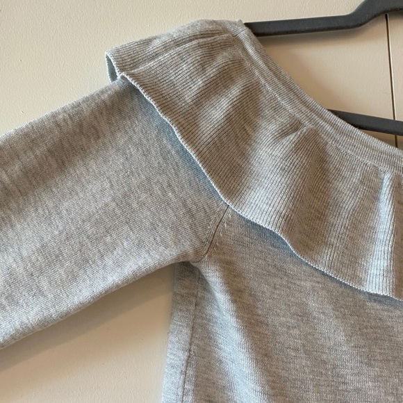 🌸2 for $30🌸 Off-the-shoulder jumper - Picture 4 of 6